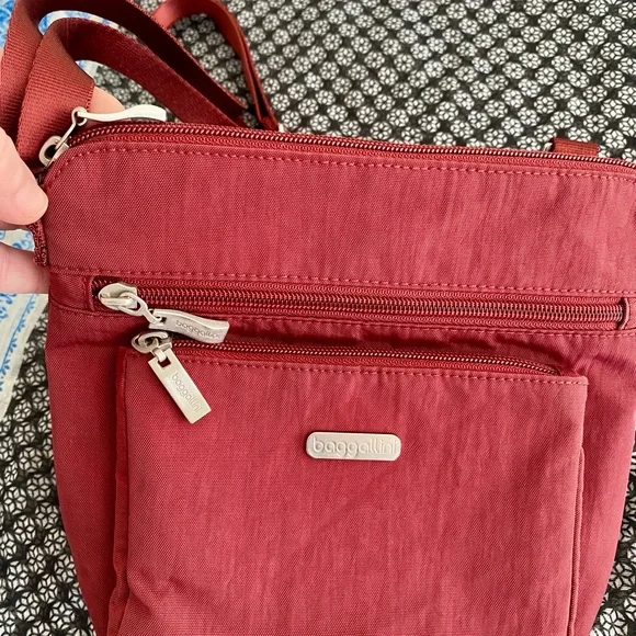 Baggallini Red Crossbody Bag - Picture 7 of 7